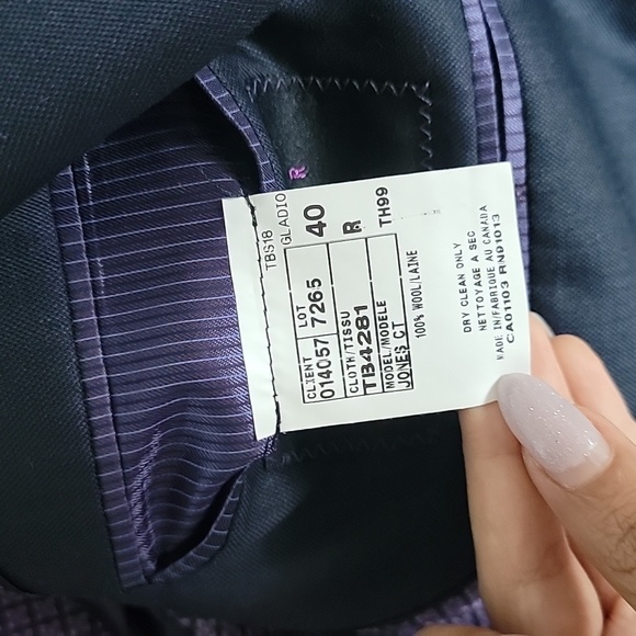 Suit - Picture 6 of 8